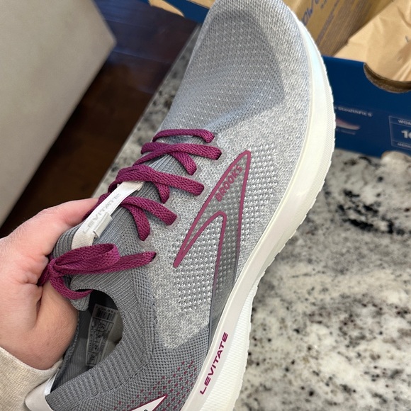 Brooks Levitate Women's Sneakers - Gray and Pink - Picture 9 of 9